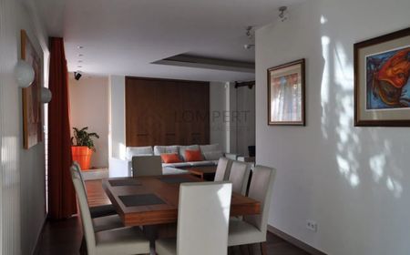 Z basenem, oranżeria i ogrodem i salą kinową - Zdjęcie 5