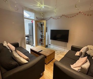 Room in a Shared House, London, SW17 - Photo 1