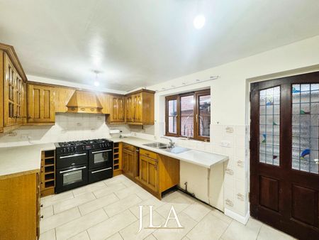 4 bed detached house to rent in Elliot Close, Leicester, LE2 - Photo 2