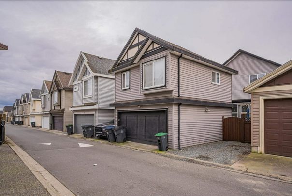 19233 72 Avenue, Surrey (Main Level) - Photo 1