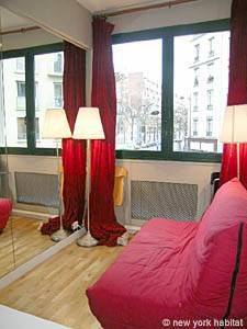 Logement à Paris, Location meublée - Photo 2