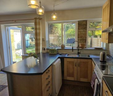 4 bedroom semi-detached house to rent - Photo 6