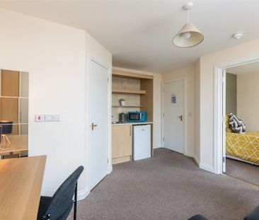 Studio to rent - Photo 1