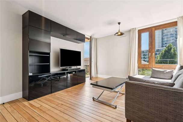 A modern one bedroom apartment in Wandsworth. - Photo 1
