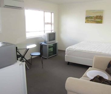 1 large studio room available in a BOARDING HOUSE. - Photo 5