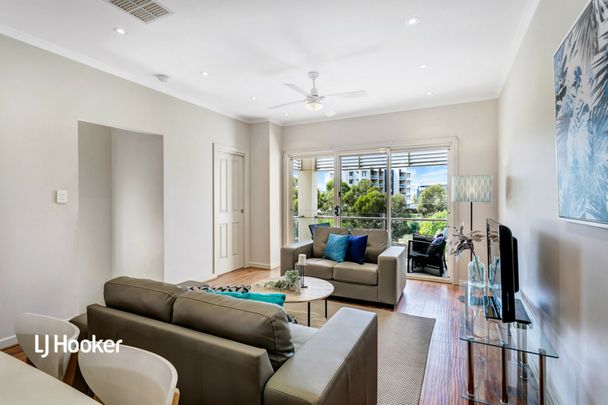 Low Maintenance townhouse living! - Photo 1