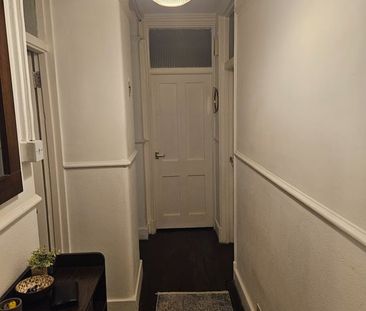 Room in a Shared Flat, London, WC1H - Photo 4