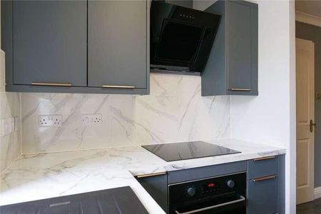 St. Pauls Court, Reading, Berkshire, RG1 - Photo 5