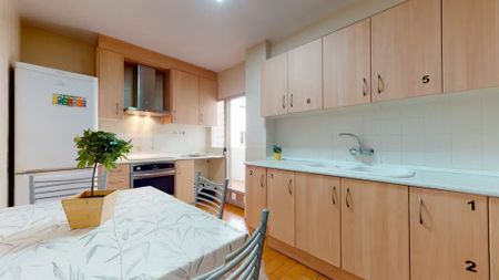 Plaça del Poeta Vicente Gaos, Valencia, Valencian Community 46021 - Photo 5