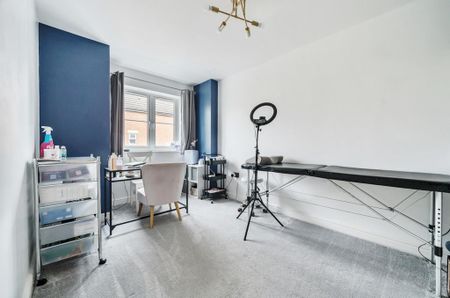 3 bedroom terraced house to rent - Photo 5