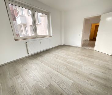 Schöne Wohnung mit Balkon in zentraler Lage - Photo 2