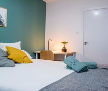 Room in a shared 8-bedroom apartment for rent in Palacio - Photo 6