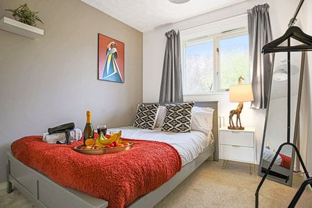Rhodes Place - Photo 2