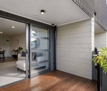 SUNNY TWO BEDROOM APARTMENT IN MOUNT ALBERT - Photo 4