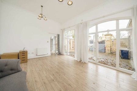 Royal Drive, Finchley, N11 - Photo 2