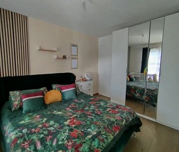 Location Appartement 4 pièces 84m² - Photo 2