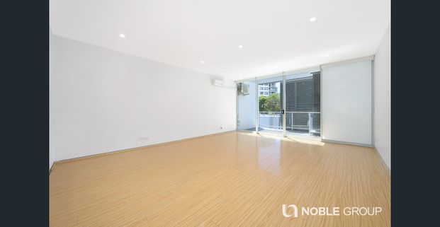 Three large Balconies, T/H style Apartment - Photo 1