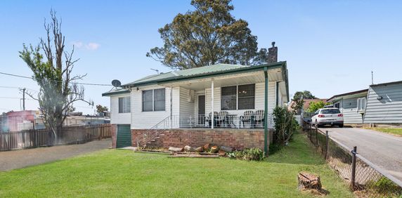 FRESHLY UPDATED FAMILY HOME - Photo 2