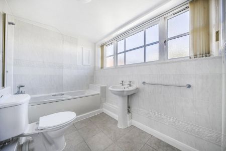 Fleming Way, Exeter, Devon, EX2 - Photo 3