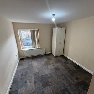 Flat to rent - Photo 2