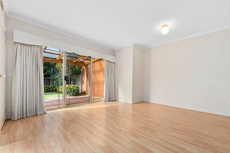 2/22 Talbot Road, Strathmore VIC 3041 - Photo 2