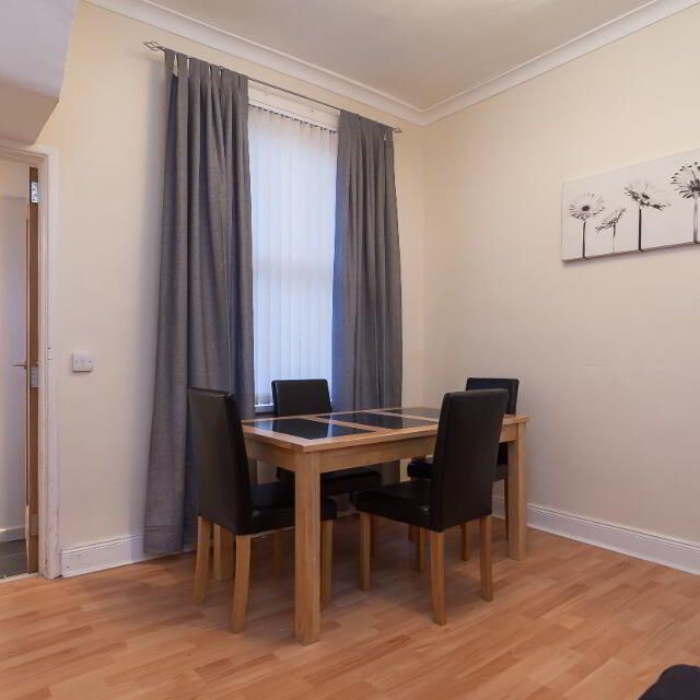 Room 2, 21 Willowbank Gardens, North Belfast, Belfast, BT15 5AH - Photo 1