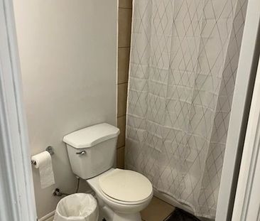 For Lease - 16 Nicole Marie Avenue Unit# Lower, Barrie, Ontario - Photo 2