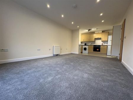 3 bedroom flat to rent - Photo 2