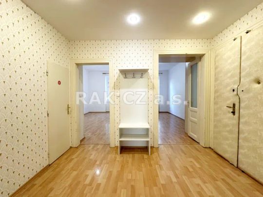 Rodinný byt 3+kk, velká centrální hala, nová kuchyně, 73 m - Photo 1