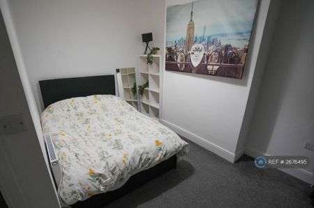 4 bedroom semi-detached house to rent - Photo 4