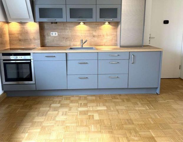 Charmante 2 Zimmer Wohnung mit Blick ins Grüne in zentraler Lage - Photo 1