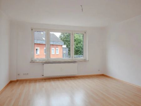 Schöne 2-Zimmer-Wohnung mit Balkon in gepflegtem Mehrfamilienhaus - Foto 5