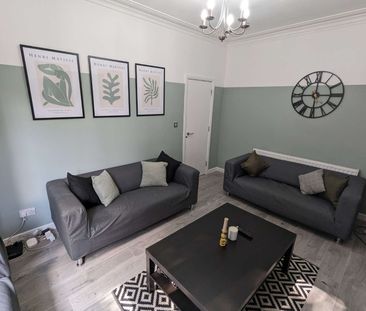 Amazing 7 Bed House Share in Headingley! Room 4 - Photo 5