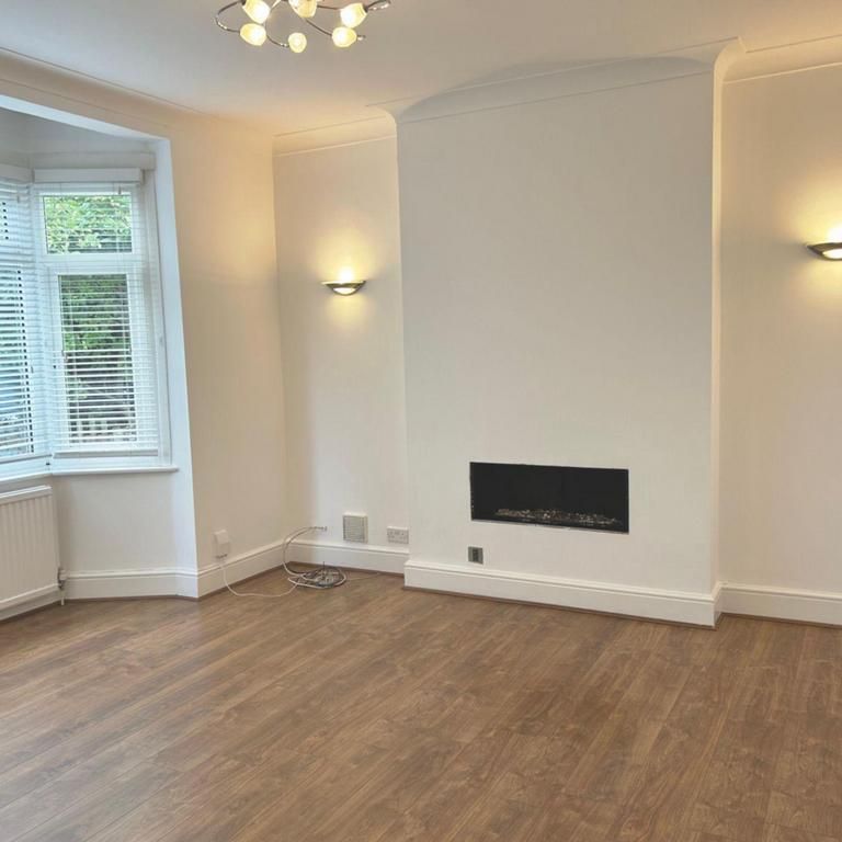 4 bedroom end of terrace house to rent - Photo 1