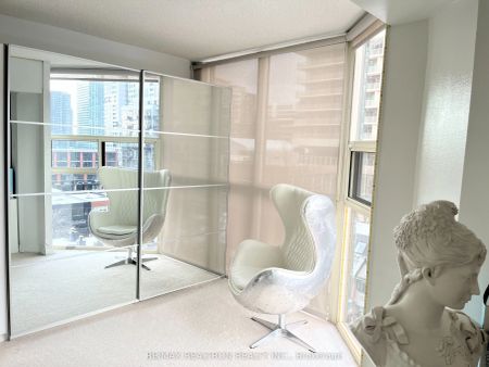 701 King Street W #705 - Photo 3