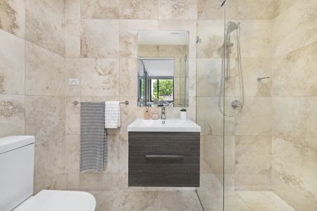 Bespoke North-Facing Two Bedroom Apartment in Convenient Sought-After Complex - Photo 4