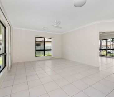 Large Four Bedroom Home - Photo 3