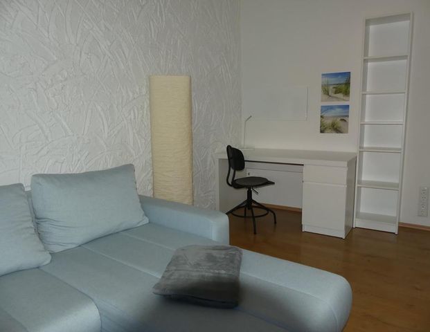 Modern möblierte 2-Zi.-Wohnung mit Balkon - Foto 1