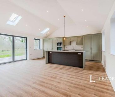 Amble Mews, Charlwood Road, Horley, Surrey, RH6 - Photo 2