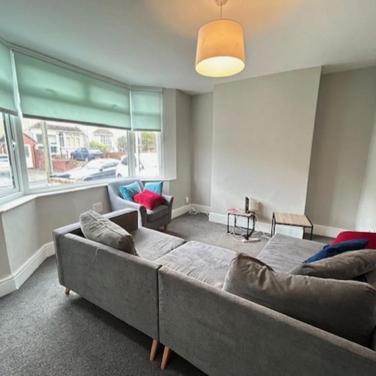 4 bedroom terraced house to rent - Photo 1
