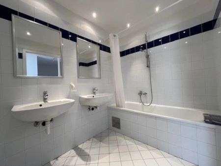 Lichtdurchflutete Dachgeschoßwohung mit Gemeinschaftsgarten - Photo 3