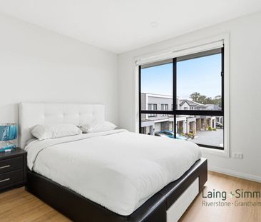 Modern and Spacious Family Townhouse in a Prime Location - Photo 5
