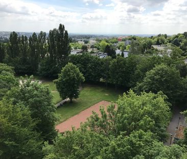 Balkonwohnung im 8. Obergeschoss sucht Nachmieter! - Foto 1