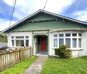 Charming 4-Bedroom Bungalow - Photo 4