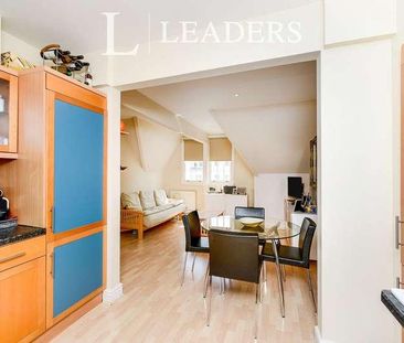 Sackville Gardens, Top Floor Flat, Hove, BN3 - Photo 4