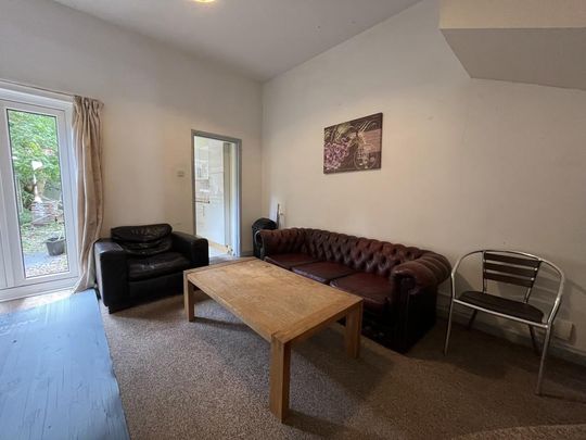 4 bedroom semi-detached house to rent - Photo 1