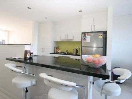 “Modern three bedroom townhouse” - Photo 3