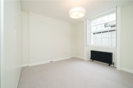 Spacious one bedroom apartment in a desirable location close to Montagu Square. - Photo 2