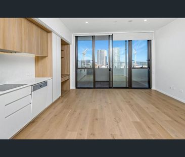 Stunning Apartment offering Comfort, Convenience & Views - Photo 1