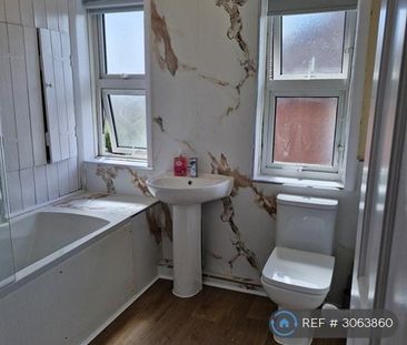 4 bedroom semi-detached house to rent - Photo 4